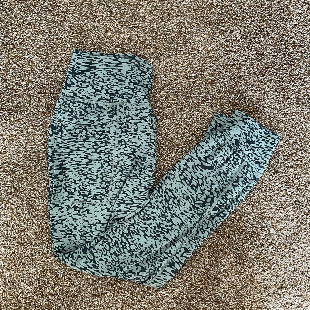 Women Patterned Athleta Leggings. Worn a few times but in great condition!